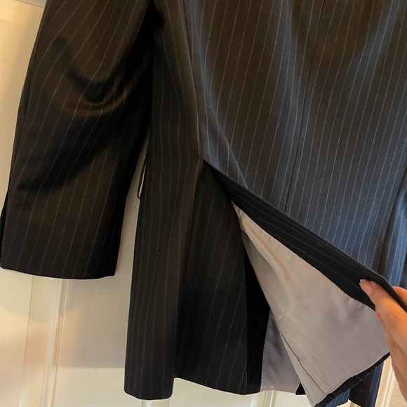 Michael Kors Mens Suit w/ Pants and Jacket - Picture 9 of 9